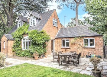 Detached house For Sale in Cobham