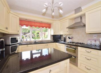 Semi-detached bungalow For Sale in Bexleyheath