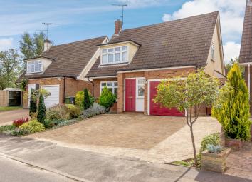 Detached house For Sale in Addlestone