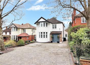 Detached house For Sale in Kings Langley