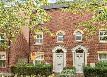 Town house To Rent in Slough