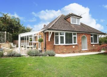 Detached bungalow For Sale in High Wycombe