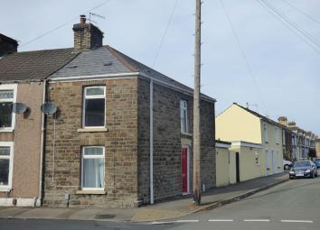 End terrace house To Rent in Neath