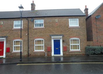 End terrace house To Rent in Aylesbury