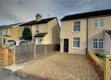 Semi-detached house To Rent in Addlestone