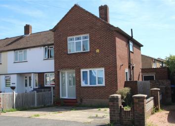 End terrace house To Rent in Chertsey