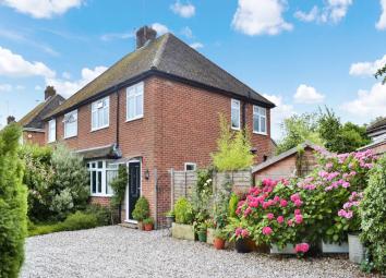 Semi-detached house To Rent in Newbury