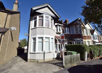 Flat To Rent in Carshalton