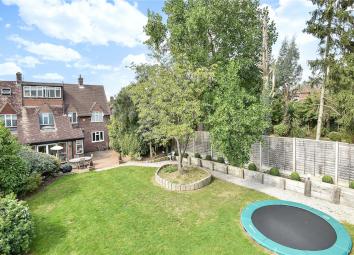 Detached house For Sale in Pinner