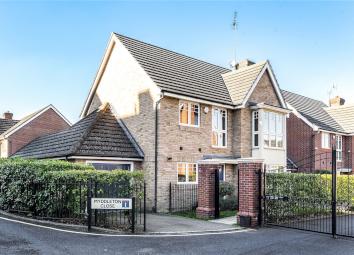 Detached house For Sale in Stanmore