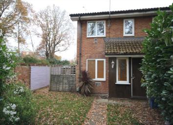 Semi-detached house To Rent in Farnborough