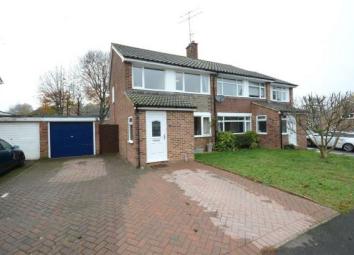 Semi-detached house For Sale in Fleet