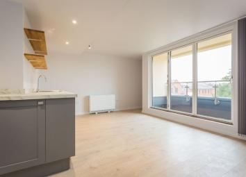 Flat To Rent in Buckingham