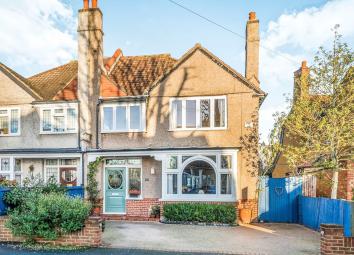 Semi-detached house For Sale in Wallington