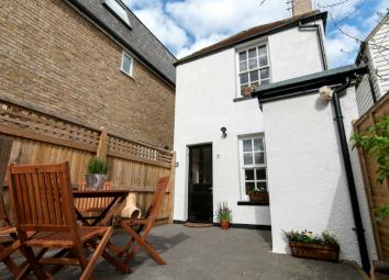 Semi-detached house To Rent in Whitstable