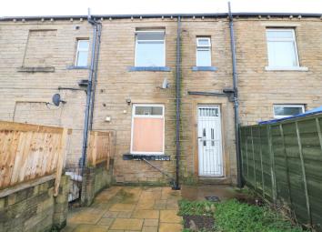 Terraced house For Sale in Elland