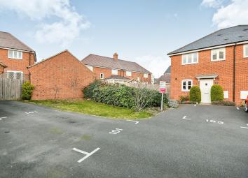 Semi-detached house For Sale in Faringdon