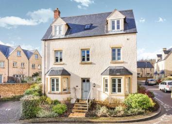 Detached house For Sale in Cirencester