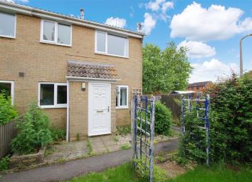 End terrace house To Rent in Swindon