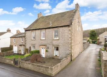 4 Bedroom Semi-detached house for sale