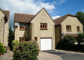 Detached house For Sale in Calne