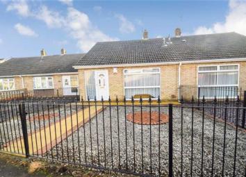 Semi-detached bungalow For Sale in Hull