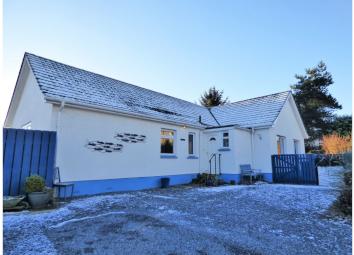 Detached bungalow For Sale in Auchterarder