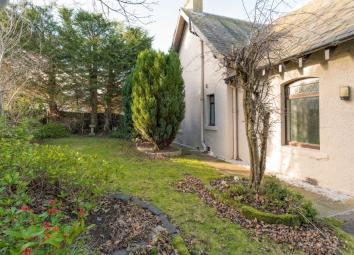 Detached house For Sale in Loanhead
