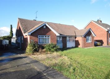 Semi-detached bungalow For Sale in Cheltenham