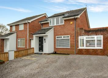 Link-detached house For Sale in Swindon
