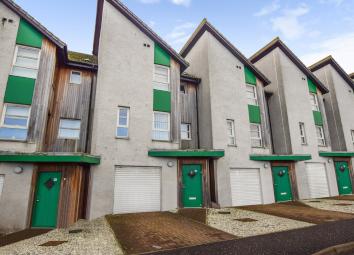 Town house For Sale in Dundee