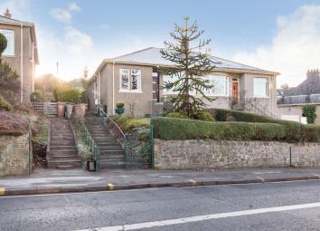 Semi-detached bungalow For Sale in Edinburgh