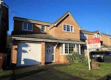 Detached house For Sale in Flint