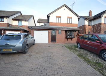 Detached house For Sale in Neston
