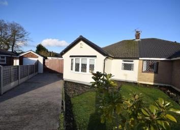 Semi-detached bungalow To Rent in Preston