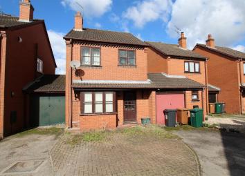 Link-detached house For Sale in Derby