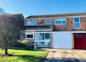 Semi-detached house For Sale in Warwick