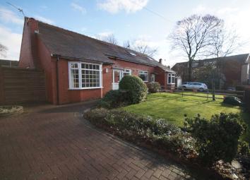 Semi-detached bungalow To Rent in Bolton