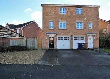 Town house To Rent in Preston