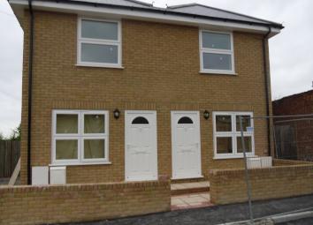 Semi-detached house To Rent in Sutton