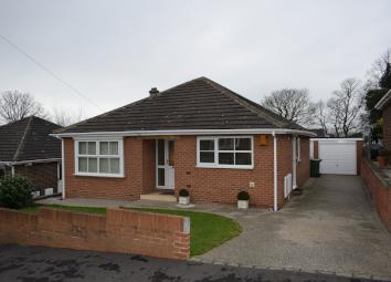 Detached bungalow To Rent in Wakefield