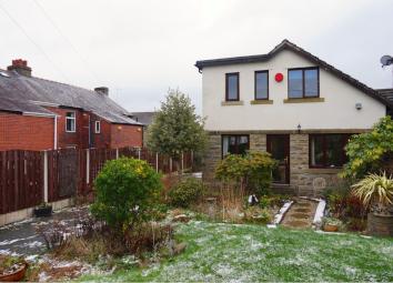 Link-detached house For Sale in Huddersfield