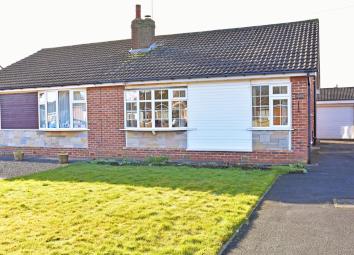 Semi-detached bungalow To Rent in Harrogate
