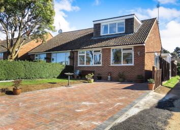 Semi-detached bungalow For Sale in Northampton