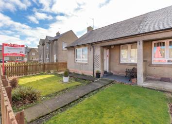 Semi-detached bungalow For Sale in Broxburn