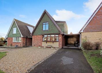 Detached house For Sale in Stone