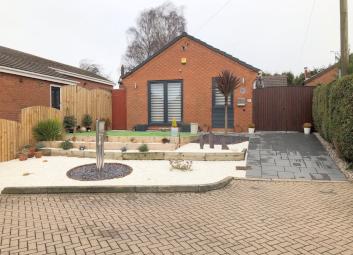 Detached bungalow For Sale in Ripley