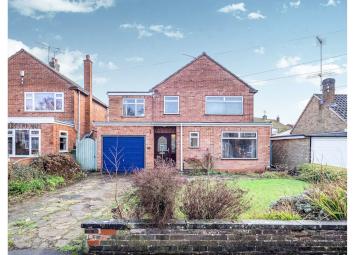 Detached house For Sale in Kenilworth
