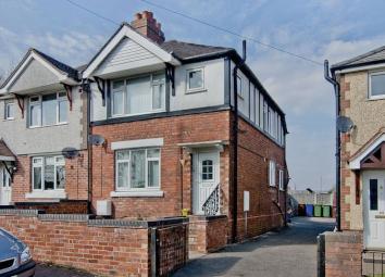 Semi-detached house To Rent in Cannock