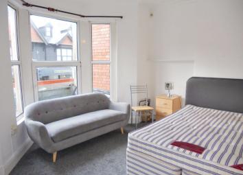 Studio To Rent in Cardiff